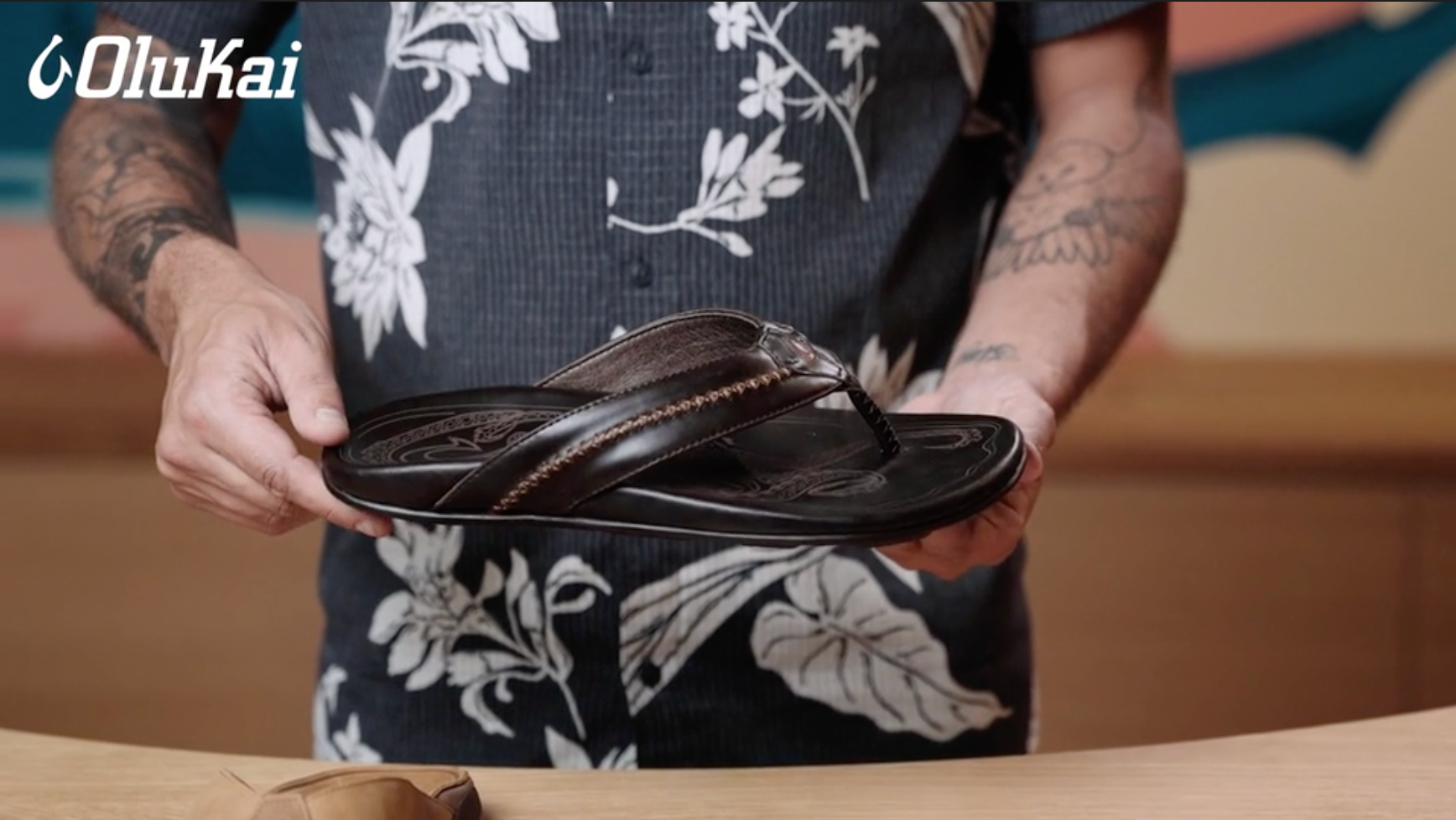OluKai - How to Fit our Leather Sandals
